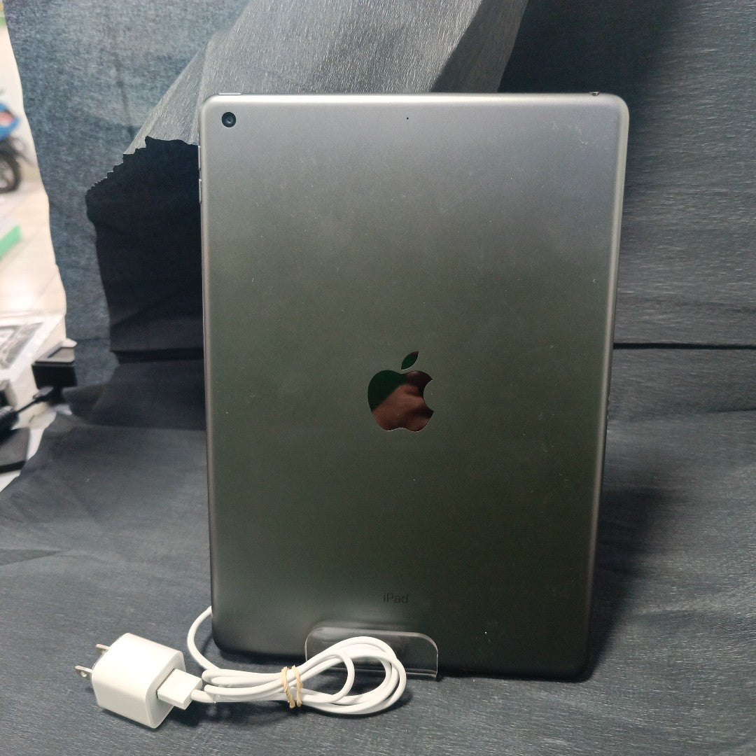 TABLETA APPLE IPAD 9 A2602 256 GB 3 GB RAM (SEMINUEVO)