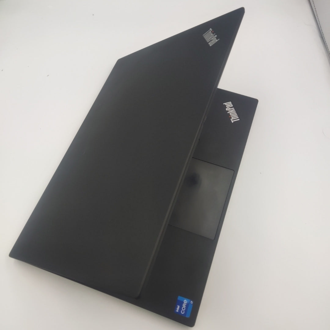 LAPTOP LENOVO THINKPAD T14 GEN 2 (2022) 512 GB SSD 16 GB RAM (SEMINUEVO)
