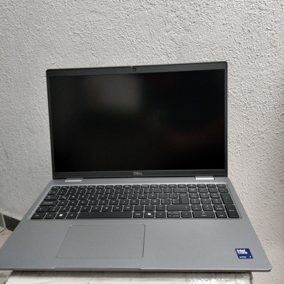 LAPTOP DELL LATITUDE 5550 (2024) 512 GB SSD 32 GB RAM (SEMINUEVO)