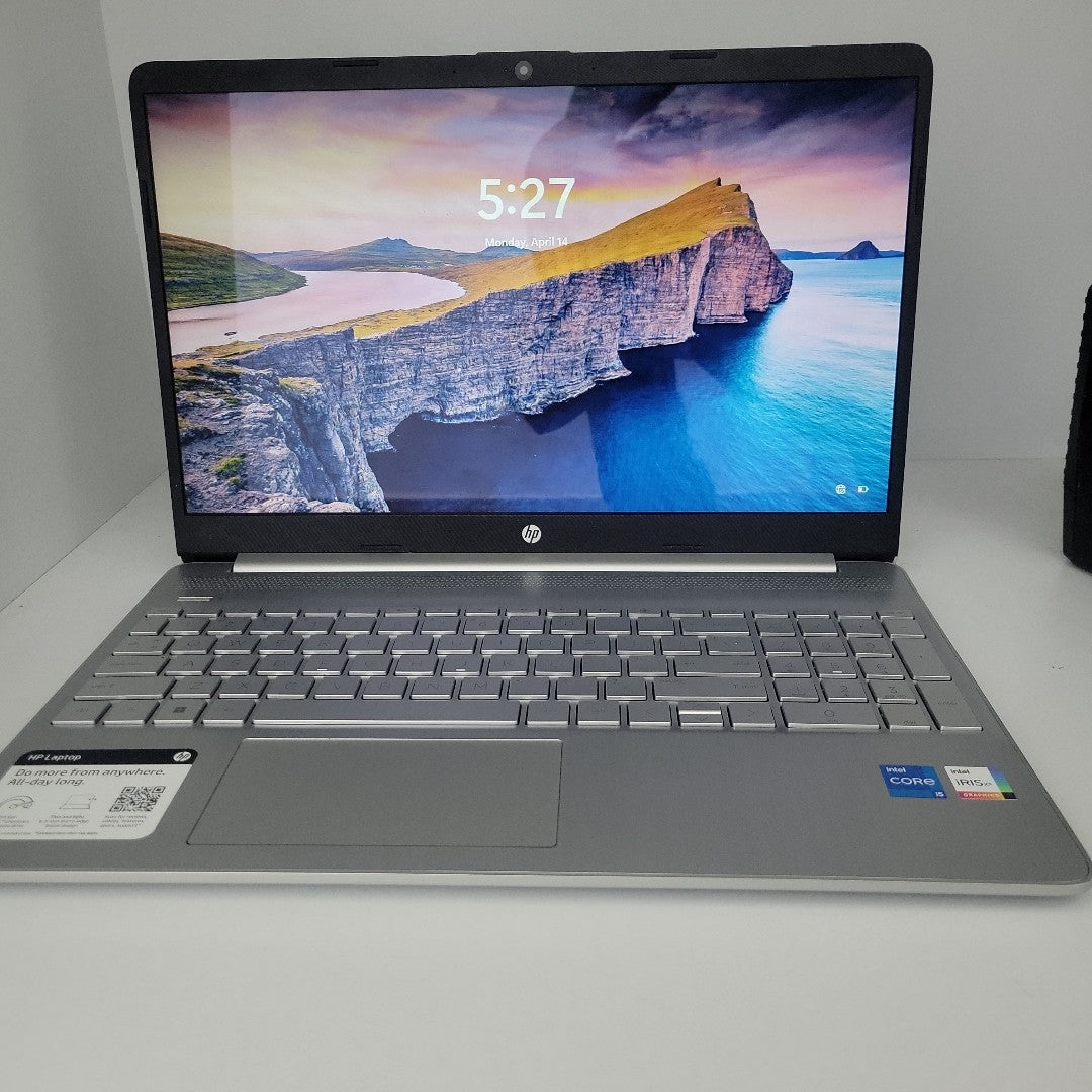 LAPTOP HP 15-DY4013DX (2 EN 1) (2023) 256 GB SSD 12 GB RAM (SEMINUEVO)
