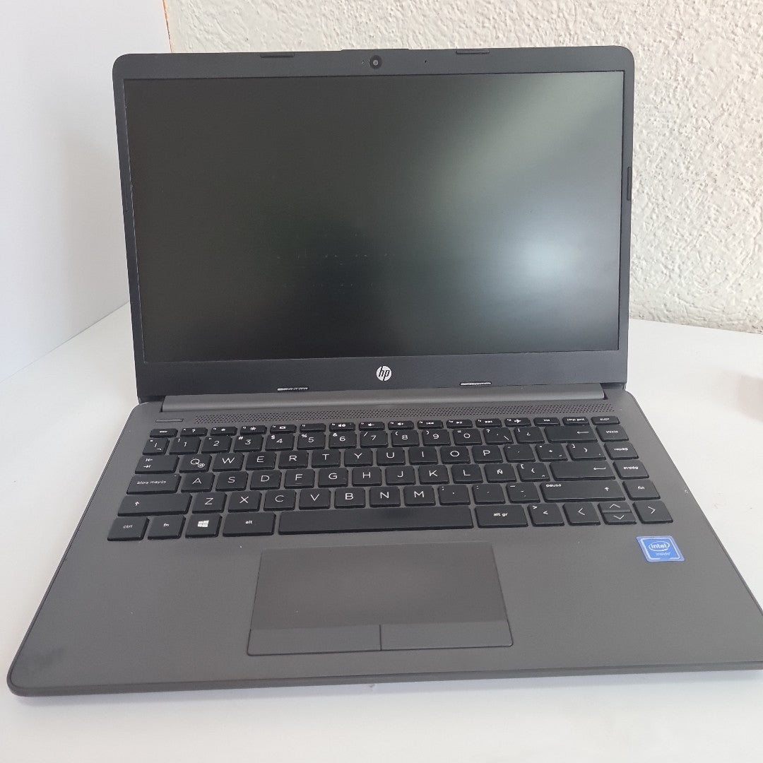 LAPTOP HP 240 G8 (2021) 500 GB 4 GB RAM (SEMINUEVO)