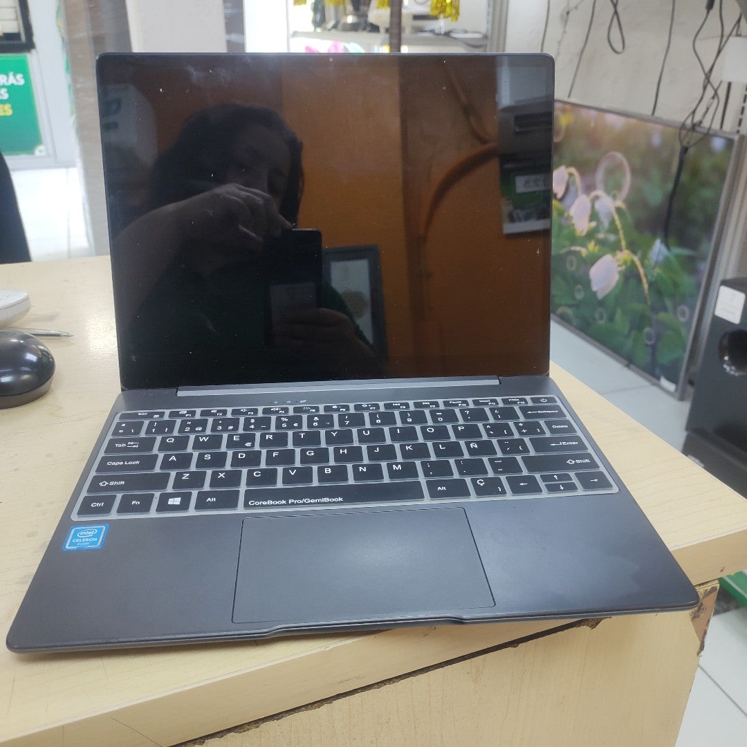 LAPTOP CHUWI GEMIBOOK XPRO 256 GB SSD 8 GB RAM (SEMINUEVO)