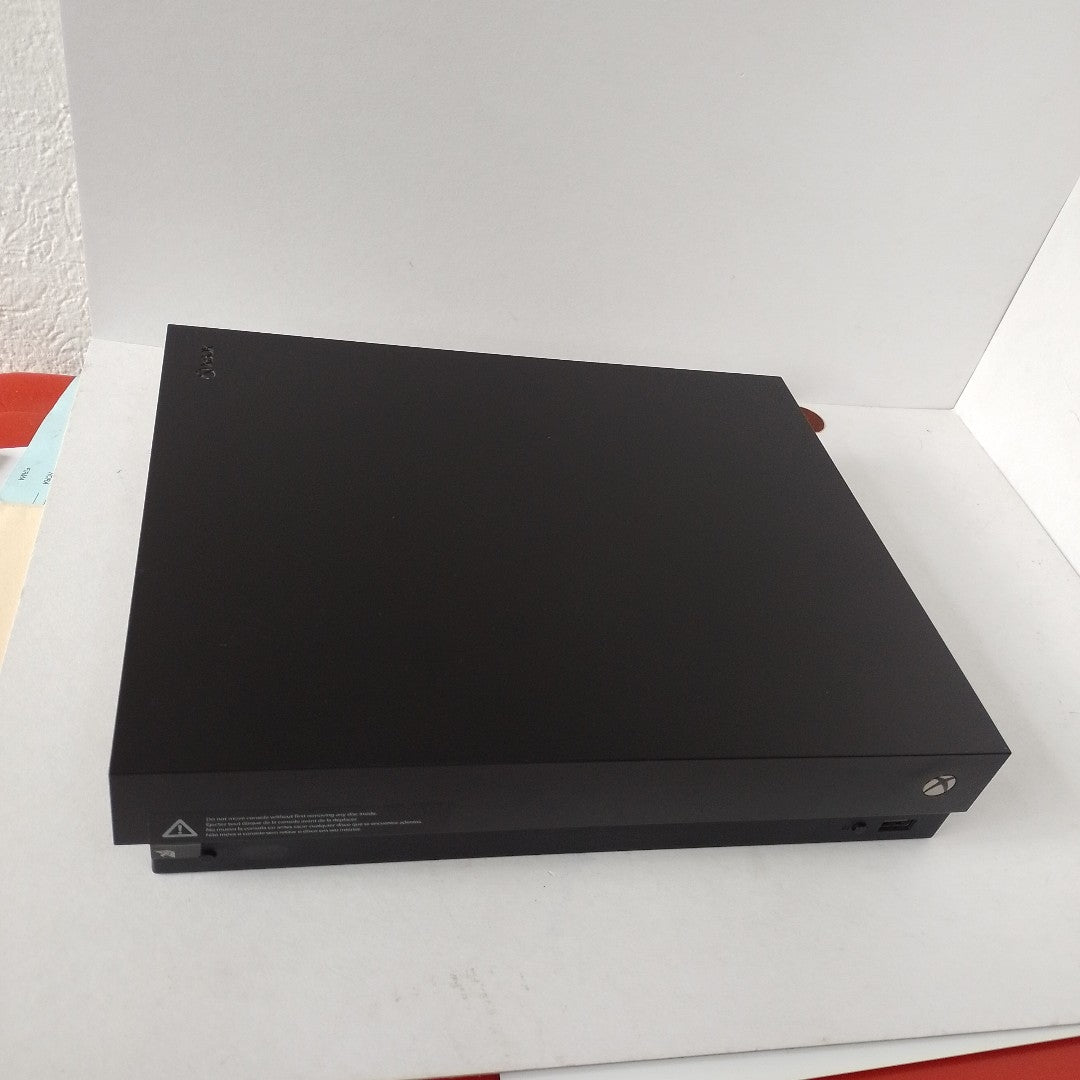 CONSOLA DE VIDEOJUEGO MICROSOFT XBOX ONE X 1 TB (SEMINUEVO)