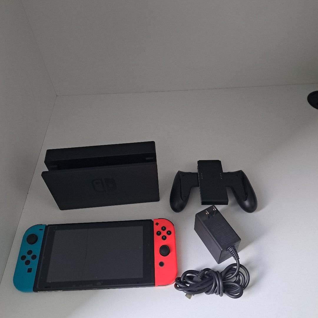 CONSOLA DE VIDEOJUEGO NINTENDO SWITCH 1.1 32 GB (SEMINUEVO)