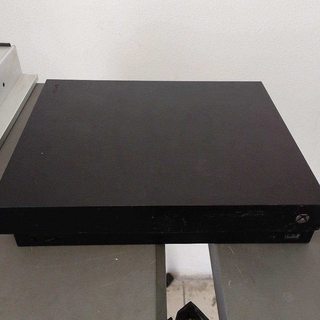 CONSOLA DE VIDEOJUEGO MICROSOFT XBOX ONE X 1 TB (SEMINUEVO)
