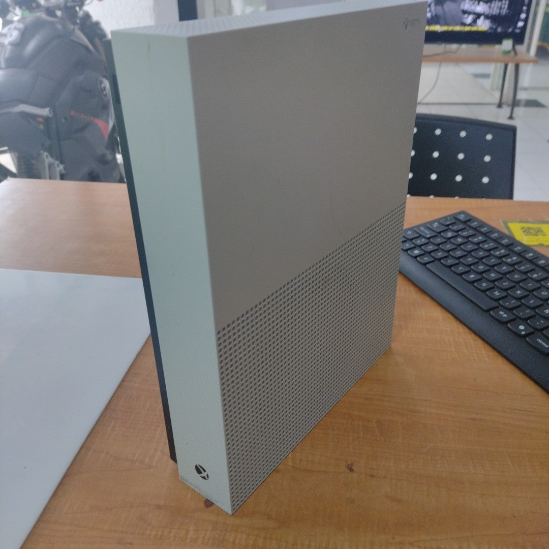 CONSOLA DE VIDEOJUEGO MICROSOFT XBOX ONE S ALL DIGITAL 1 TB (SEMINUEVO)