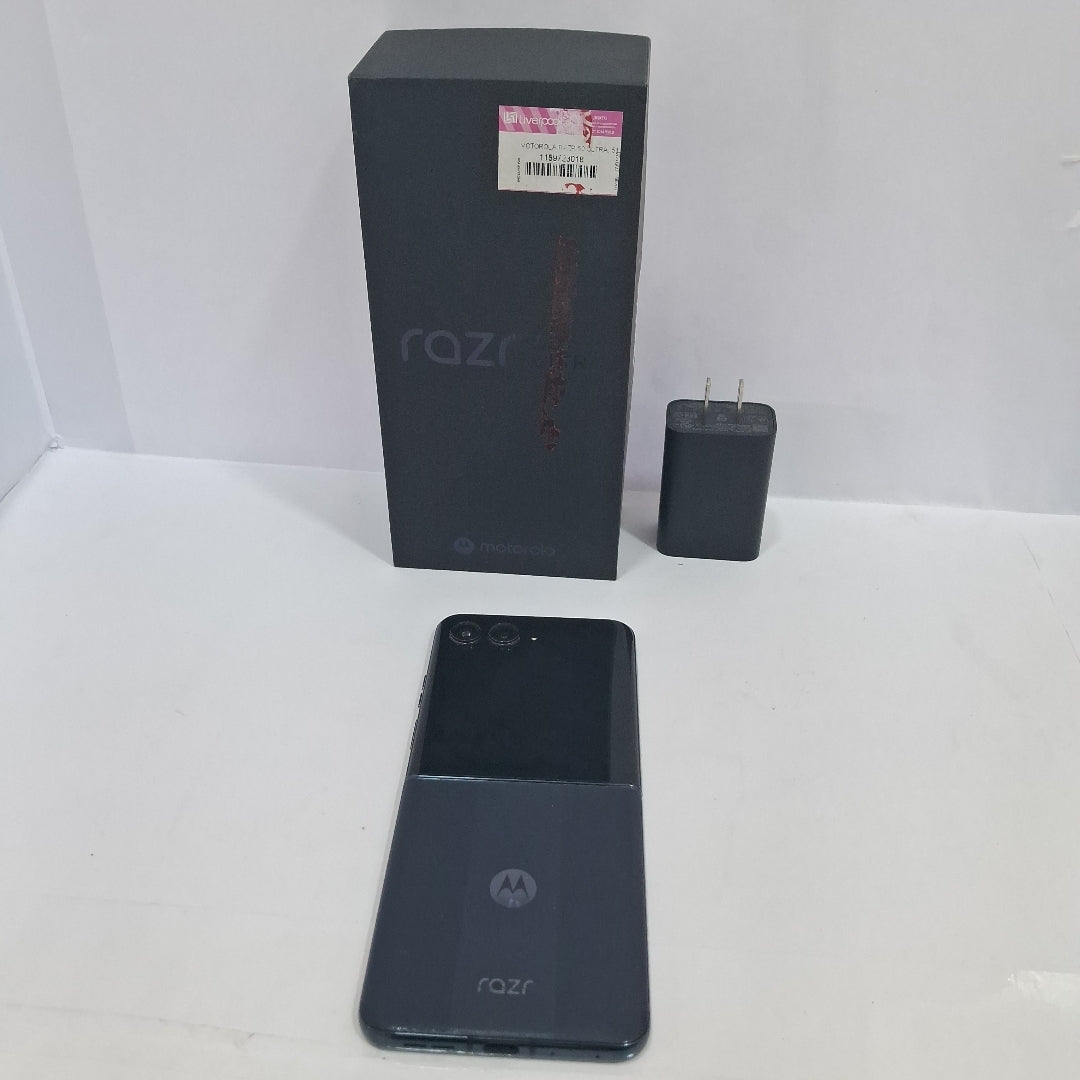 CELULAR MOTOROLA RAZR 50 ULTRA XT2451-3 (2024) 512 GB 12 GB RAM (SEMINUEVO)
