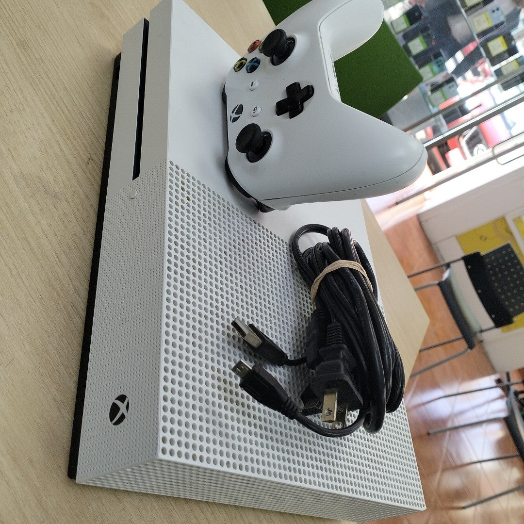 CONSOLA DE VIDEOJUEGO MICROSOFT XBOX ONE S 1 TB (SEMINUEVO)