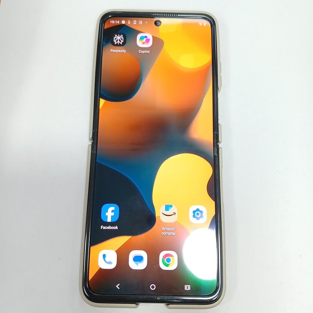 CELULAR MOTOROLA RAZR 50 5G XT2453-1 512 GB 12 GB RAM (SEMINUEVO)