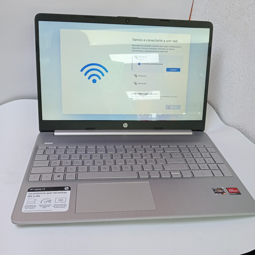 LAPTOP HP 15-EF2507LA (2024) 512 GB SSD 8 GB RAM (SEMINUEVO)
