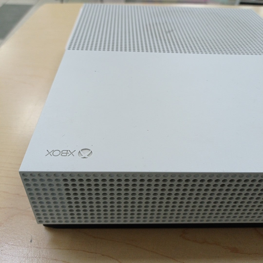 CONSOLA DE VIDEOJUEGO MICROSOFT XBOX ONE S 1 TB (SEMINUEVO)