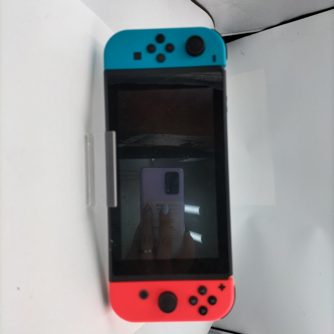 CONSOLA DE VIDEOJUEGO NINTENDO SWITCH 32 GB (SEMINUEVO)