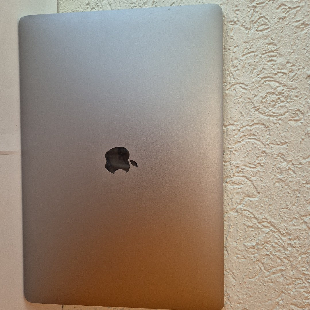 LAPTOP APPLE MACBOOK PRO 15" 2018 2.9 A1990 512 GB SSD 32 GB RAM (SEMINUEVO)