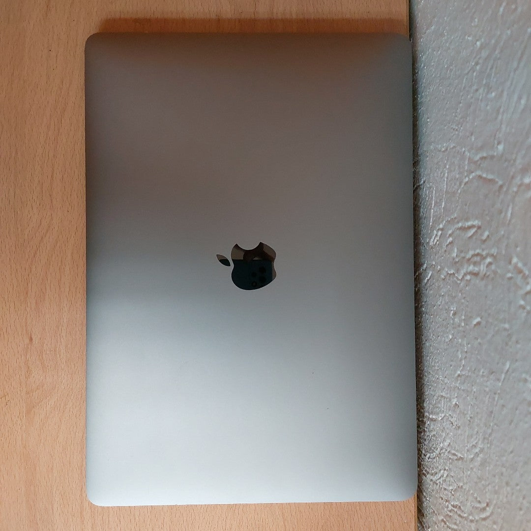 LAPTOP APPLE MACBOOK PRO 13" 2020 3.2 A2338 256 GB SSD 8 GB RAM (SEMINUEVO)