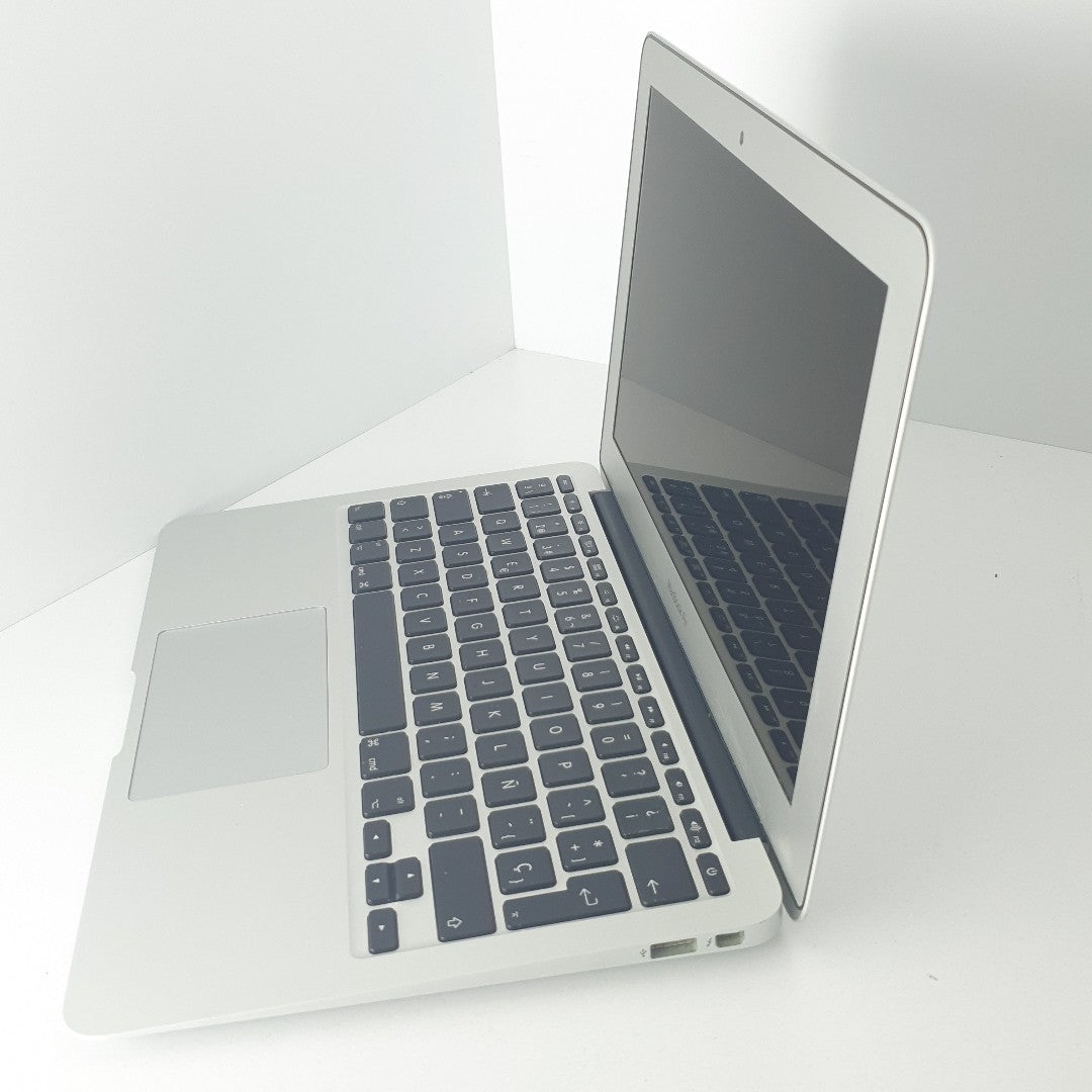 LAPTOP APPLE MACBOOK AIR 11" 2014 1.4 A1465 256 GB SSD 4 GB RAM (SEMINUEVO)