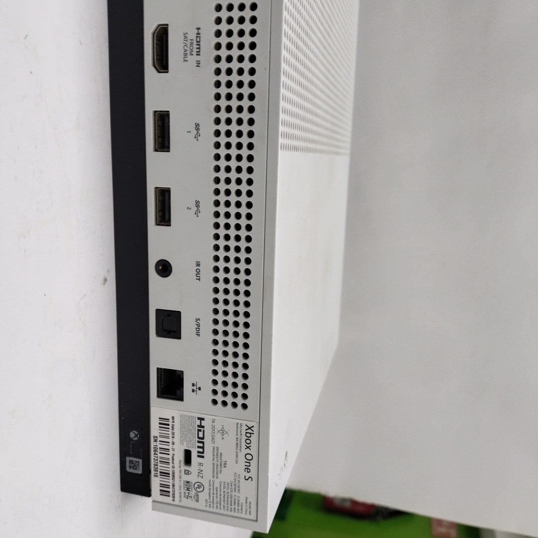 CONSOLA DE VIDEOJUEGO MICROSOFT XBOX ONE S 1 TB (SEMINUEVO)