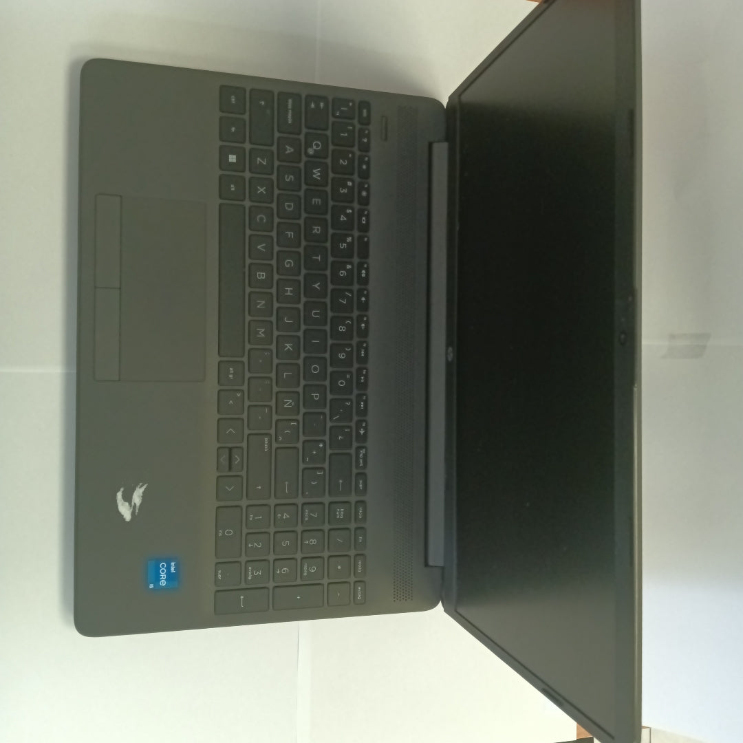 LAPTOP HP 250 G9 (2023) 512 GB SSD 16 GB RAM (SEMINUEVO)