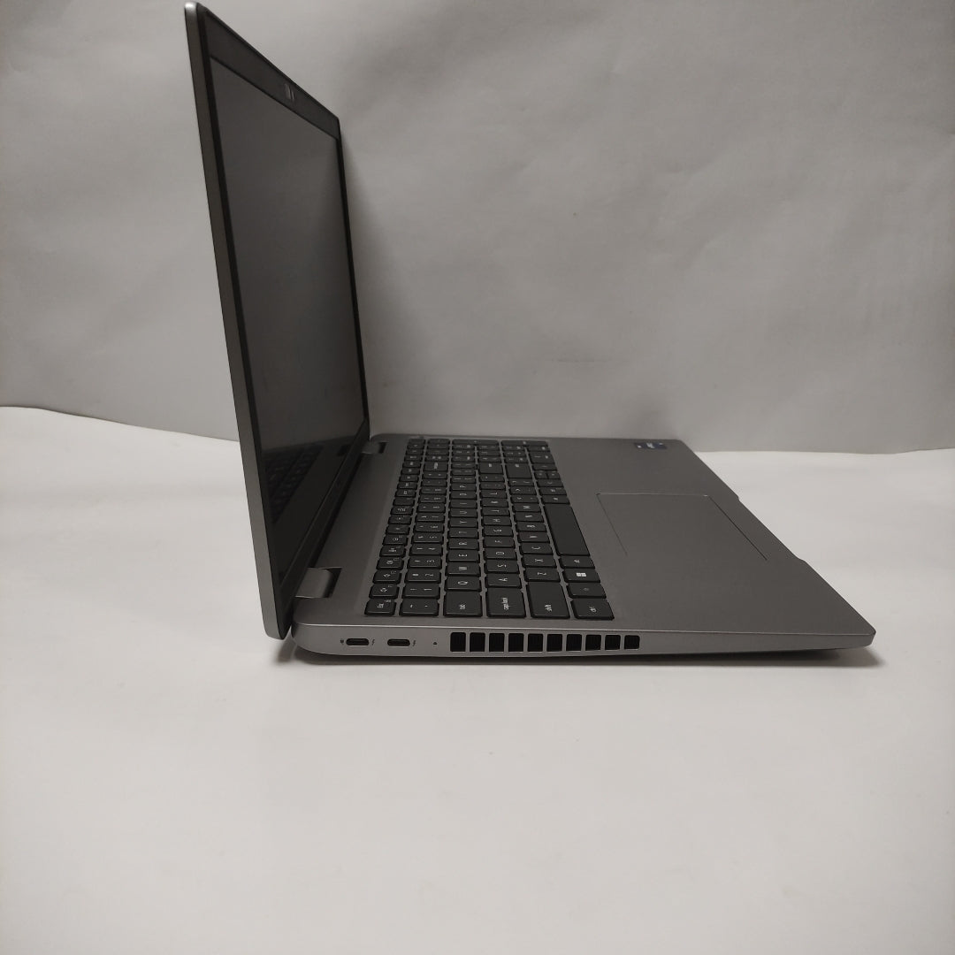 LAPTOP DELL LATITUDE 5540 (2024) 256 GB SSD 16 GB RAM (SEMINUEVO)