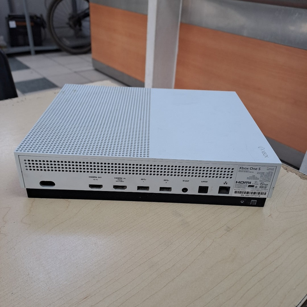 CONSOLA DE VIDEOJUEGO MICROSOFT XBOX ONE S 1 TB (SEMINUEVO)