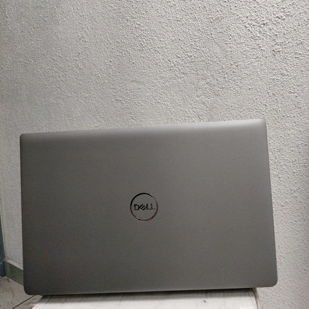 LAPTOP DELL LATITUDE 5550 (2024) 512 GB SSD 32 GB RAM (SEMINUEVO)
