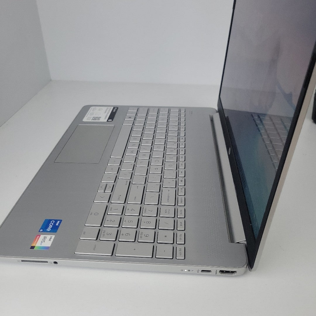 LAPTOP HP 15-DY4013DX (2 EN 1) (2023) 256 GB SSD 12 GB RAM (SEMINUEVO)