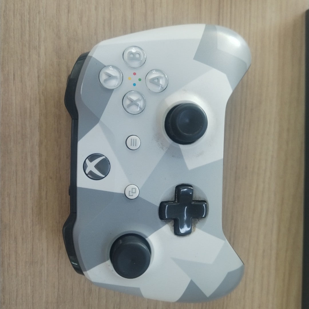 CONSOLA DE VIDEOJUEGO MICROSOFT XBOX ONE S 500 GB (SEMINUEVO)