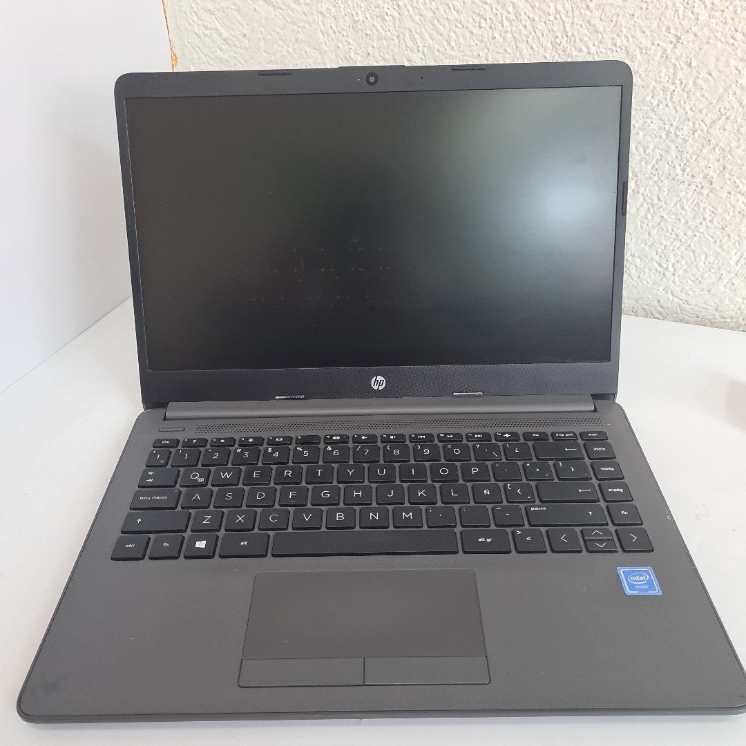 LAPTOP HP 240 G8 (2021) 500 GB 4 GB RAM (SEMINUEVO)