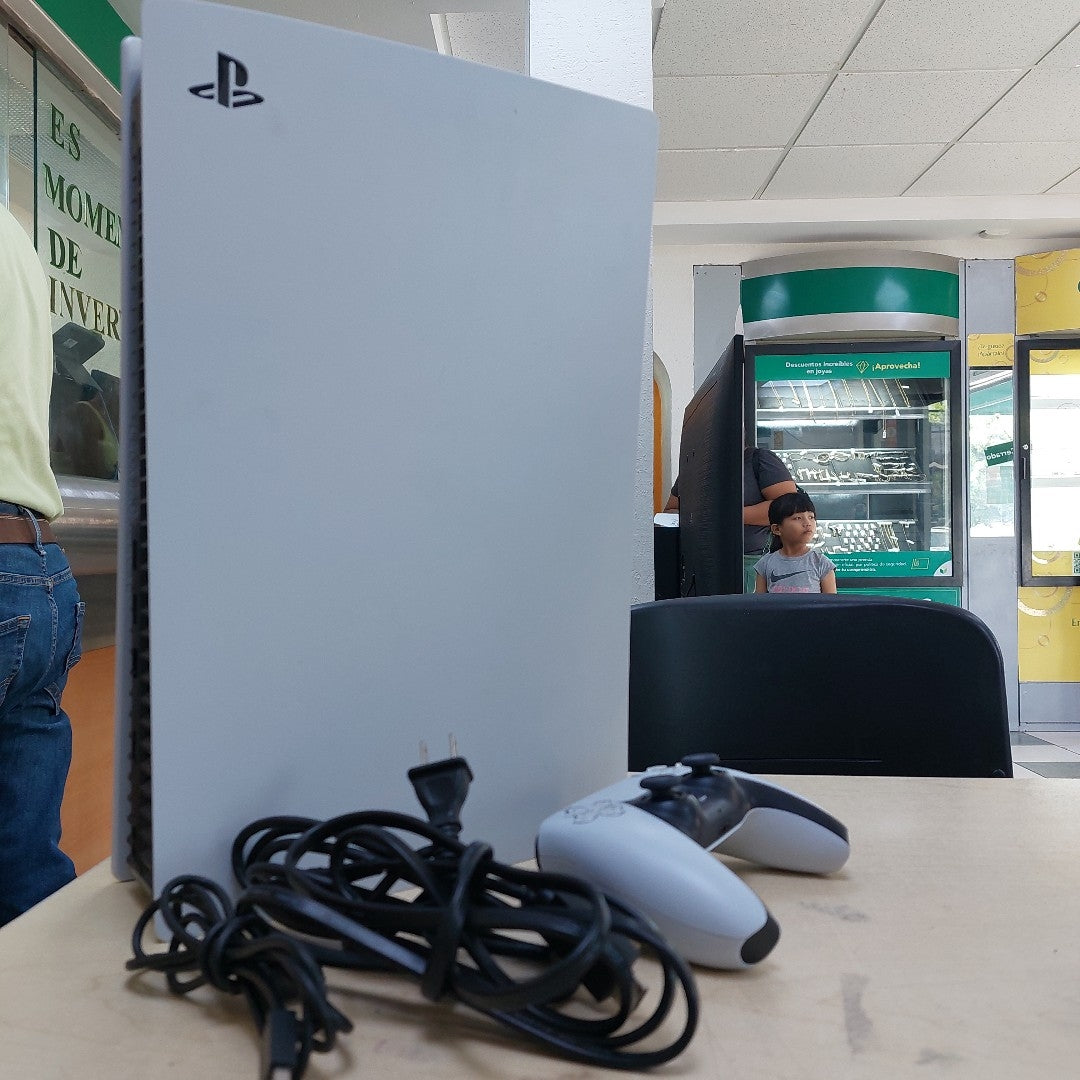 CONSOLA DE VIDEOJUEGO SONY PS5 825 SSD (SEMINUEVO)