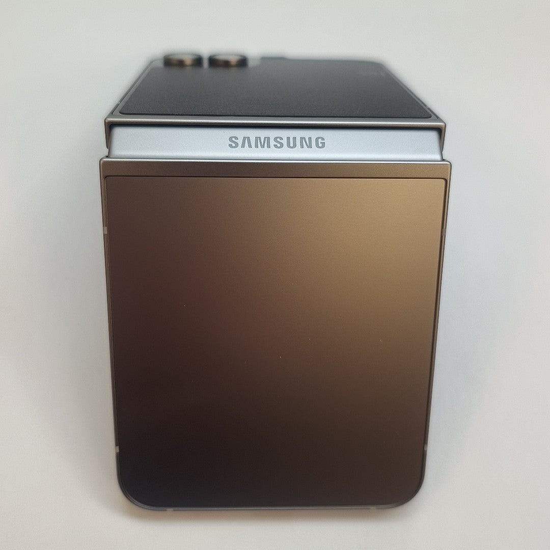 CELULAR SAMSUNG GALAXY Z FLIP6 SM-F741B (2024) 512 GB 12 GB RAM (SEMINUEVO)