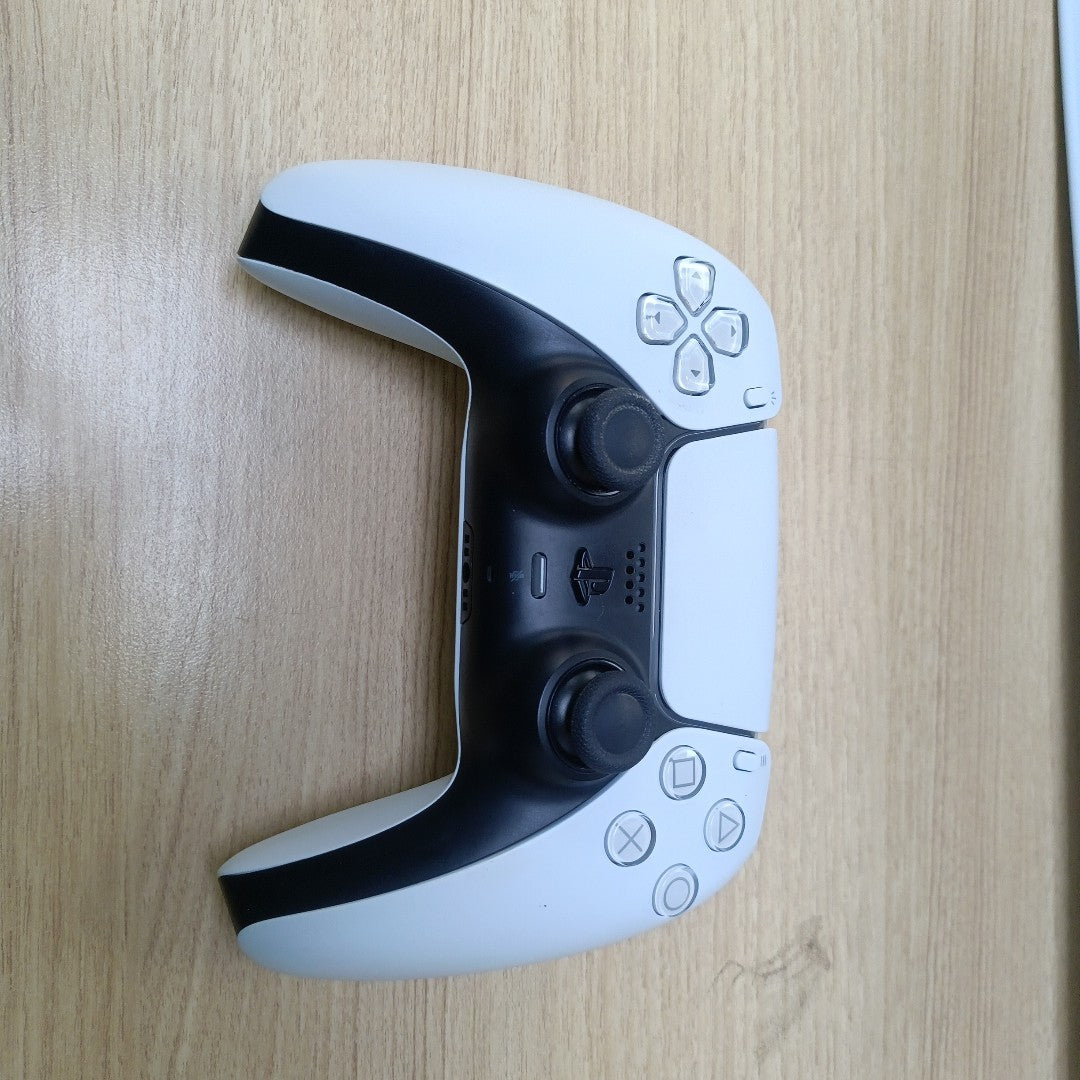 CONSOLA DE VIDEOJUEGO SONY PS5 825 SSD (SEMINUEVO)