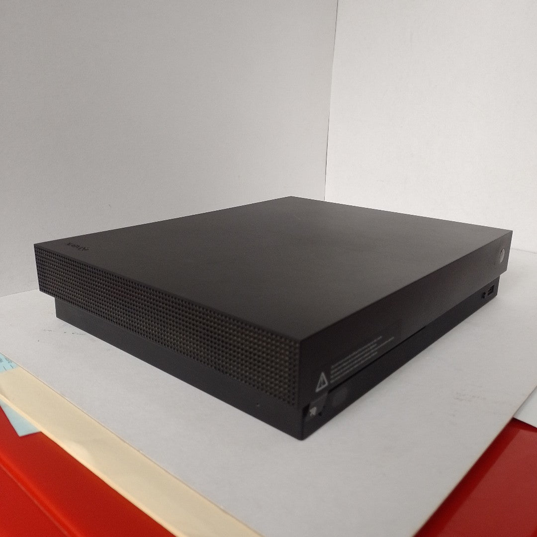 CONSOLA DE VIDEOJUEGO MICROSOFT XBOX ONE X 1 TB (SEMINUEVO)