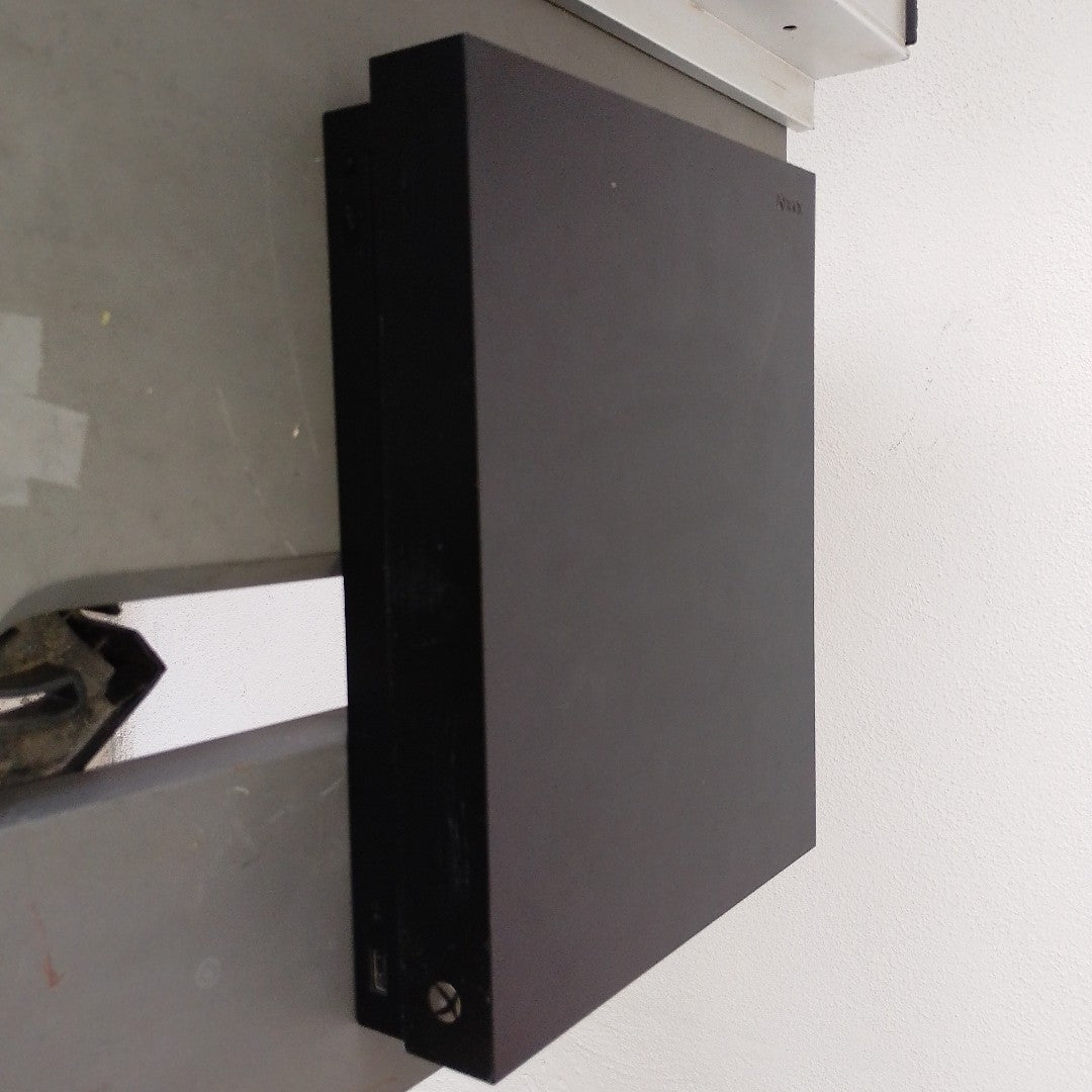 CONSOLA DE VIDEOJUEGO MICROSOFT XBOX ONE X 1 TB (SEMINUEVO)