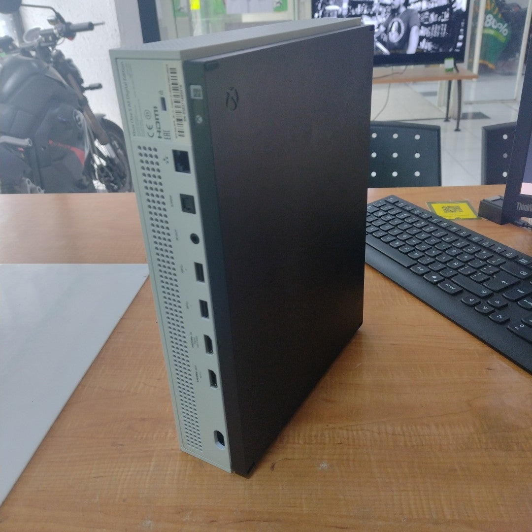 CONSOLA DE VIDEOJUEGO MICROSOFT XBOX ONE S ALL DIGITAL 1 TB (SEMINUEVO)