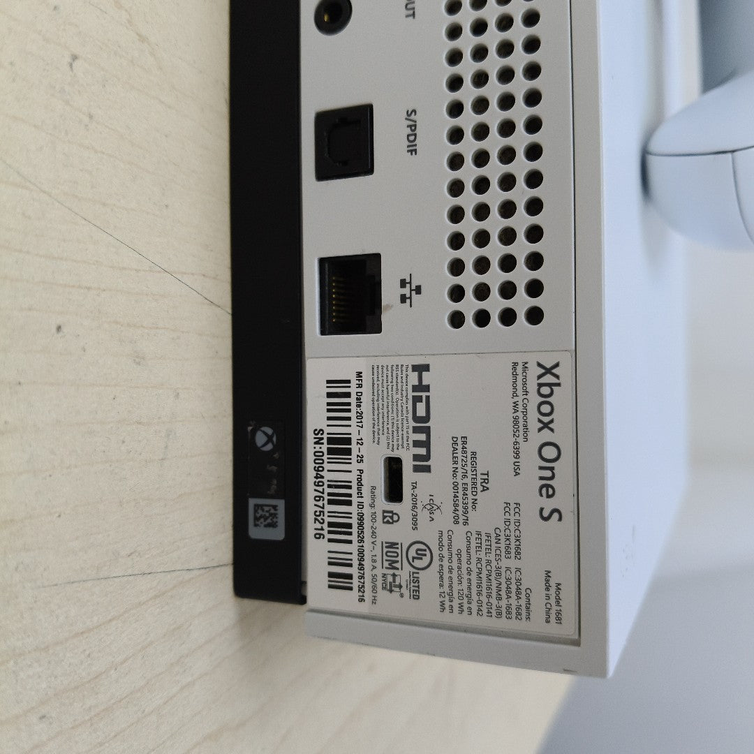 CONSOLA DE VIDEOJUEGO MICROSOFT XBOX ONE S 1 TB (SEMINUEVO)