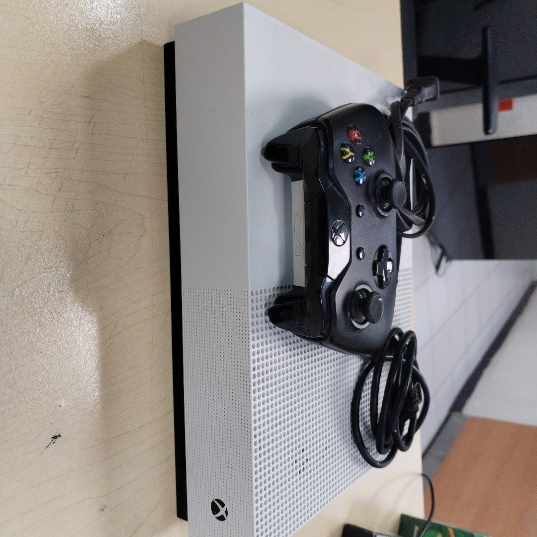 CONSOLA DE VIDEOJUEGO MICROSOFT XBOX ONE S 1 TB (SEMINUEVO)