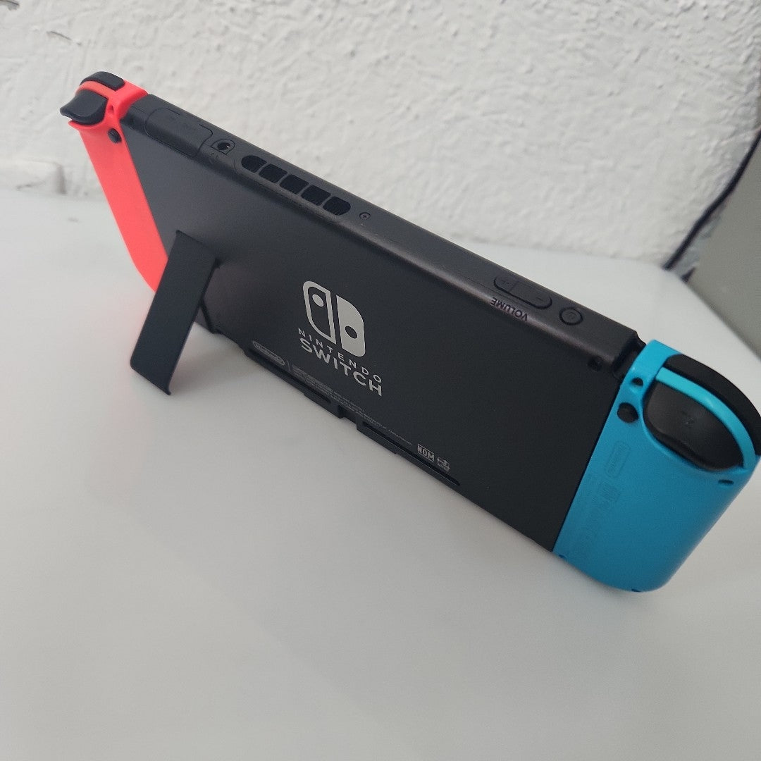 CONSOLA DE VIDEOJUEGO NINTENDO SWITCH 1.1 32 GB (SEMINUEVO)
