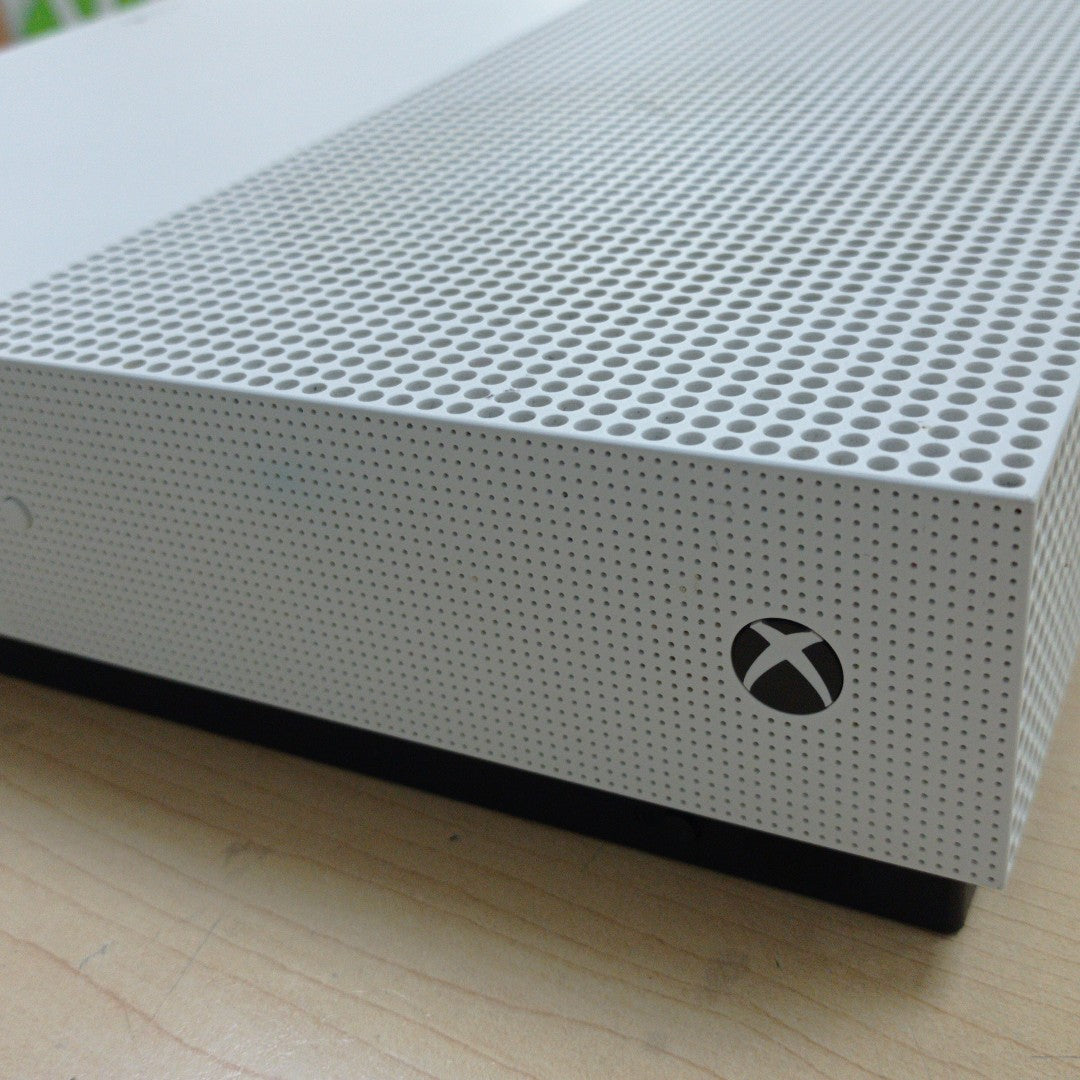 CONSOLA DE VIDEOJUEGO MICROSOFT XBOX ONE S 1 TB (SEMINUEVO)