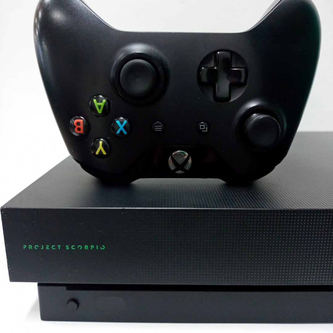 CONSOLA DE VIDEOJUEGO MICROSOFT XBOX ONE X 1 TB (SEMINUEVO)