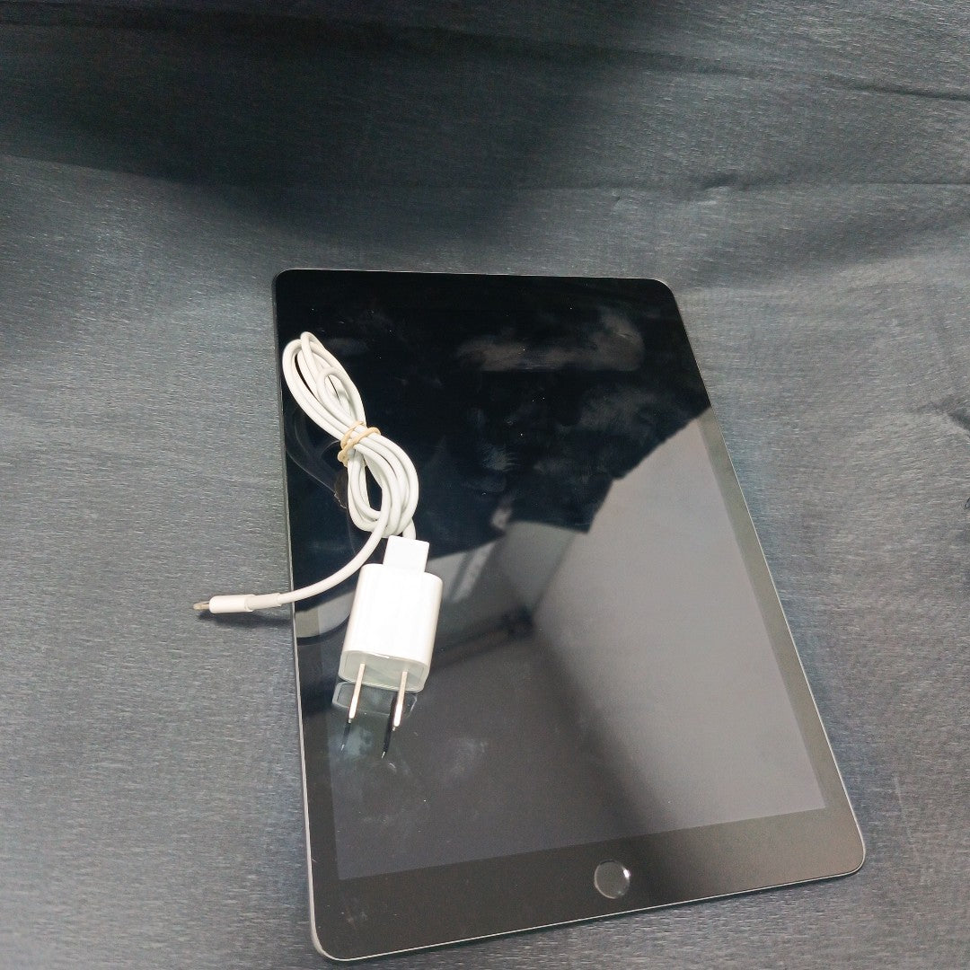 TABLETA APPLE IPAD 9 A2602 256 GB 3 GB RAM (SEMINUEVO)