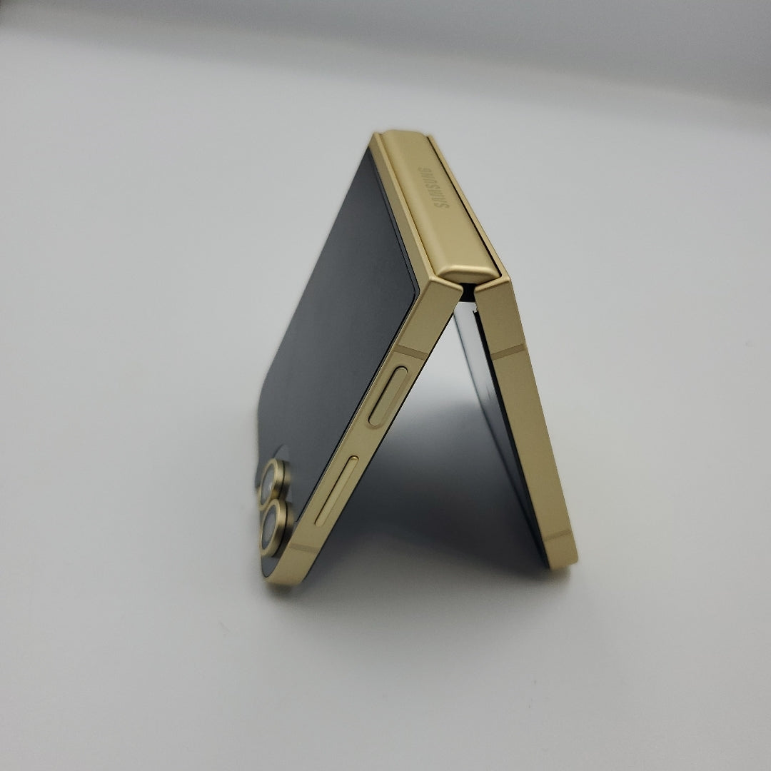 CELULAR SAMSUNG GALAXY Z FLIP6 SM-F741B (2024) 512 GB 12 GB RAM (SEMINUEVO)