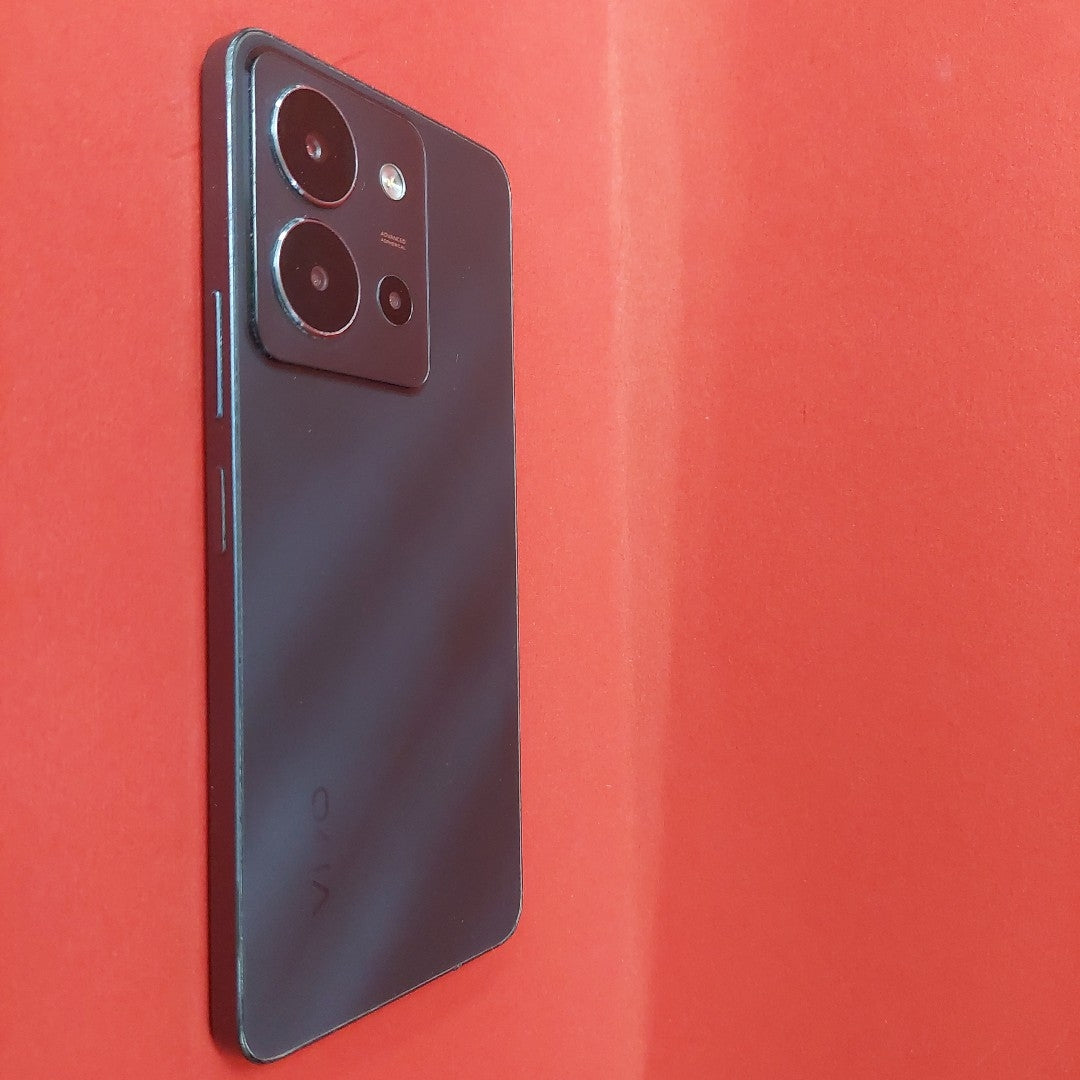 CELULAR VIVO Y36 V2247 256 GB 8 GB RAM (SEMINUEVO)