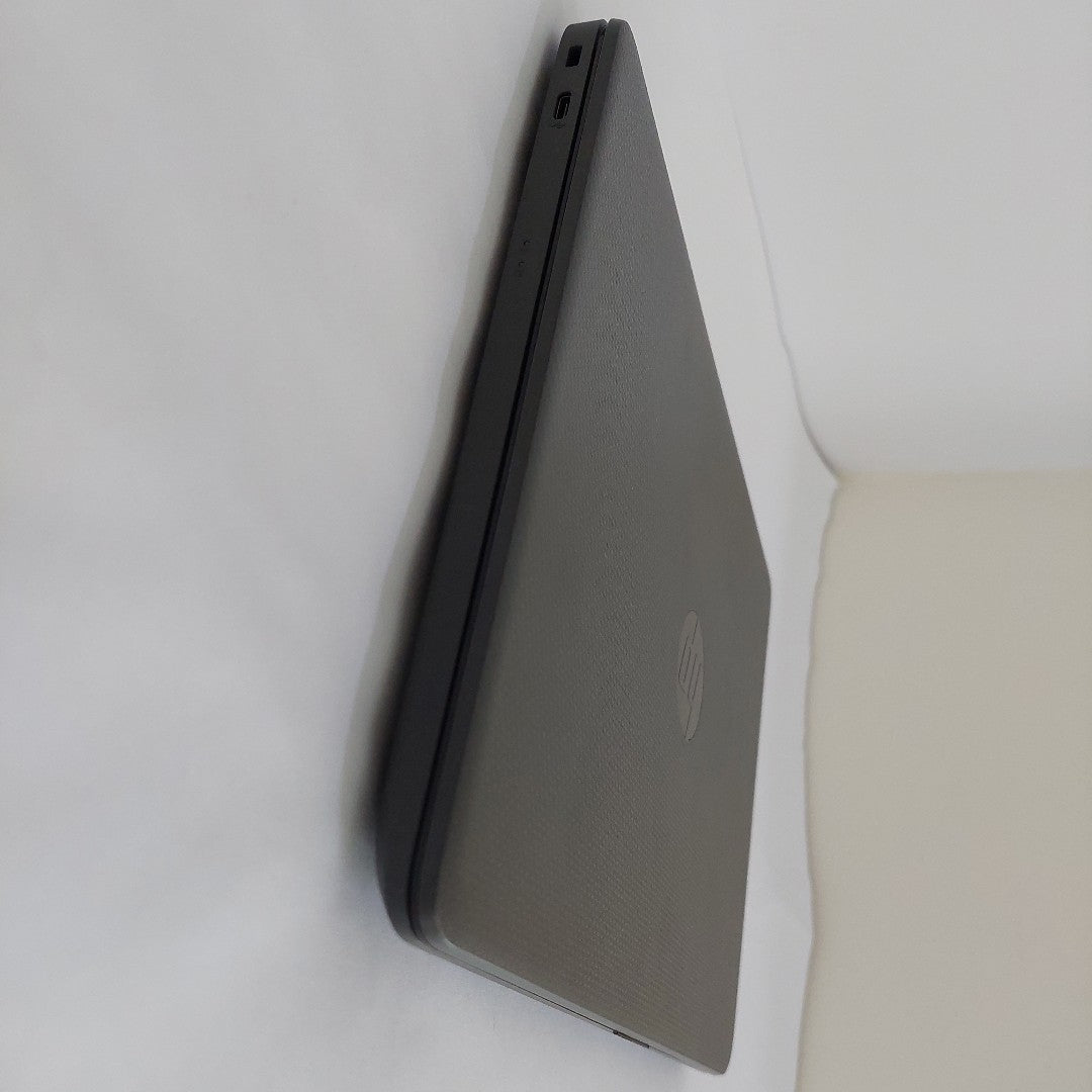 LAPTOP HP 240 G9 (2022) 256 GB SSD 8 GB RAM (SEMINUEVO)