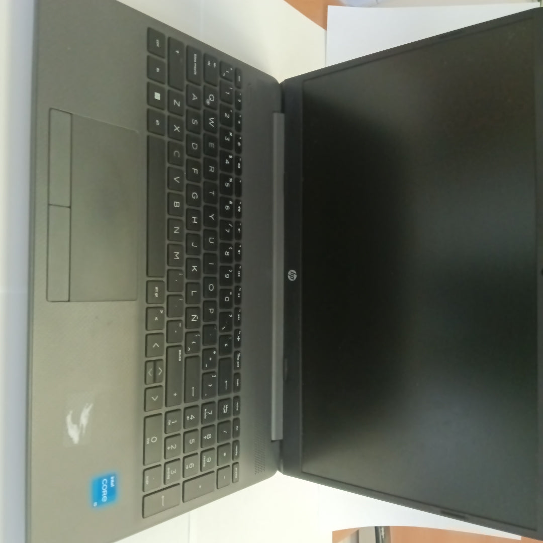 LAPTOP HP 250 G9 (2023) 512 GB SSD 16 GB RAM (SEMINUEVO)