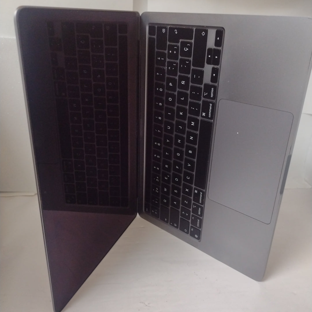 LAPTOP APPLE MACBOOK PRO 13" 2020 3.2 A2338 512 GB SSD 16 GB RAM (SEMINUEVO)