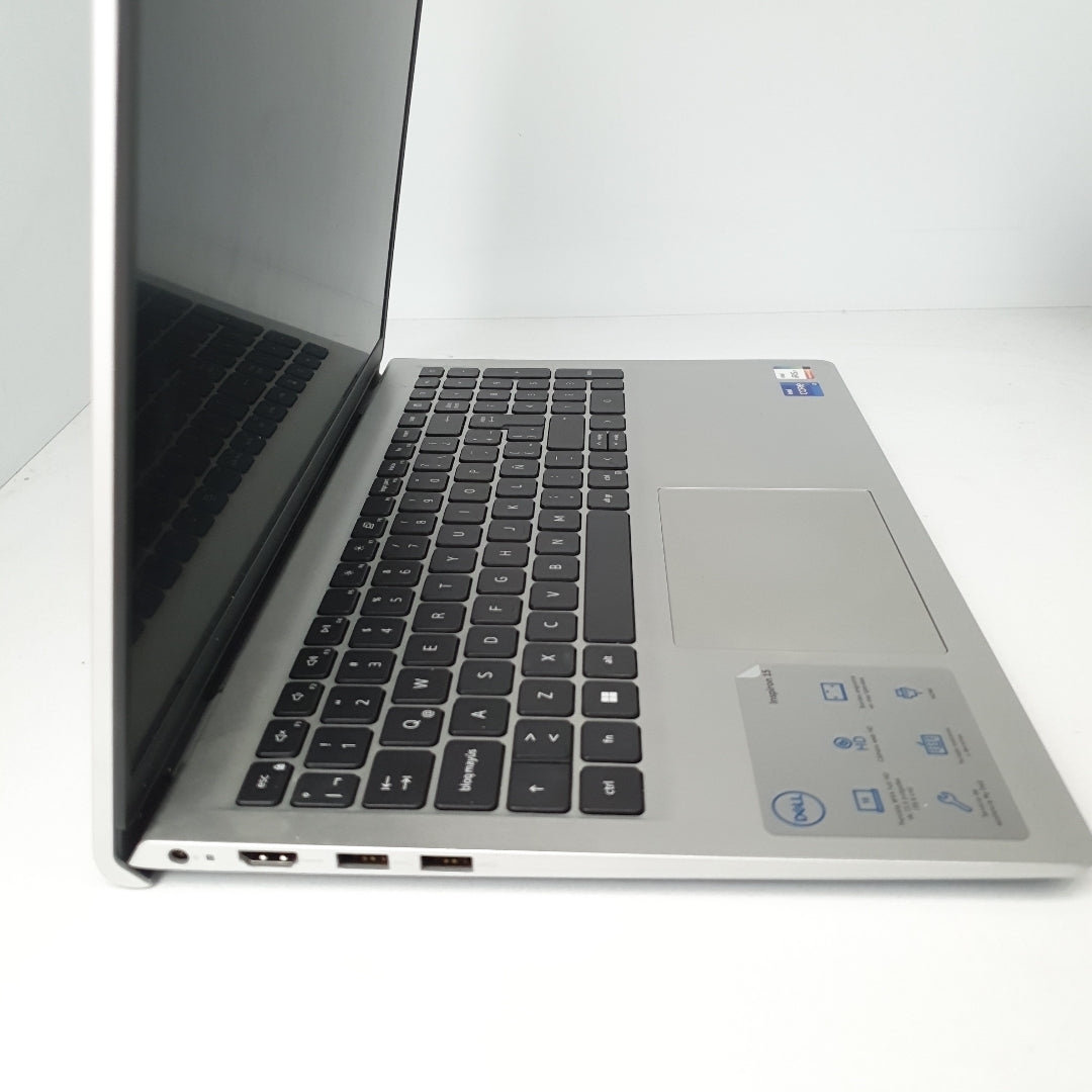 LAPTOP DELL INSPIRON 15 3520 (2024) 512 GB SSD 16 GB RAM (SEMINUEVO)