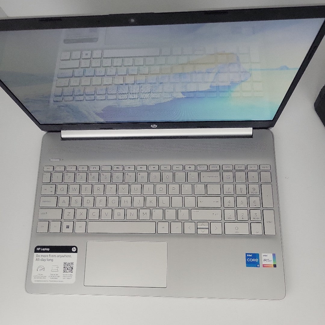 LAPTOP HP 15-DY4013DX (2 EN 1) (2023) 256 GB SSD 12 GB RAM (SEMINUEVO)