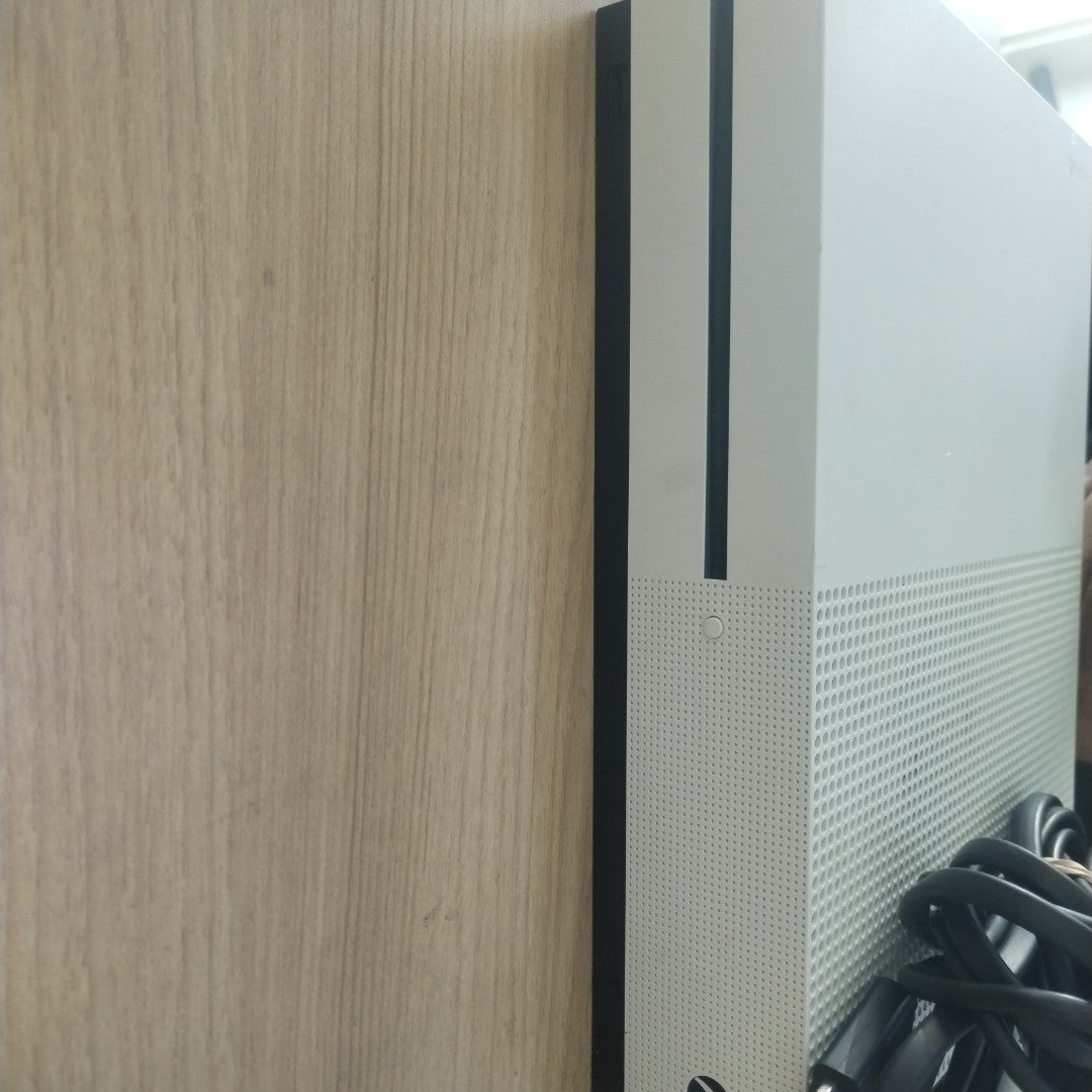 CONSOLA DE VIDEOJUEGO MICROSOFT XBOX ONE S 500 GB (SEMINUEVO)