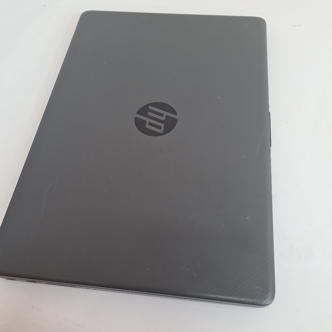 LAPTOP HP 240 G8 (2021) 500 GB 4 GB RAM (SEMINUEVO)