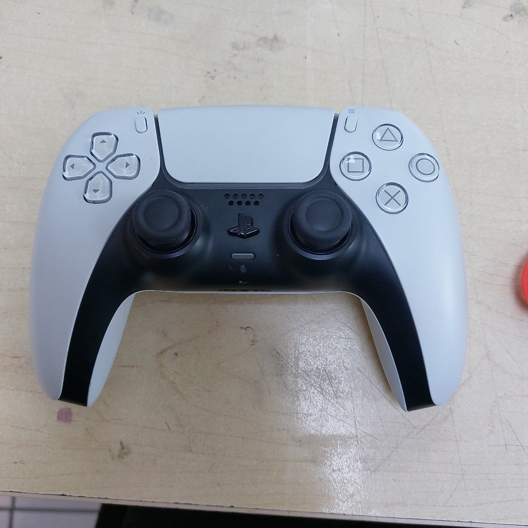 CONSOLA DE VIDEOJUEGO SONY PS5 825 SSD (SEMINUEVO)