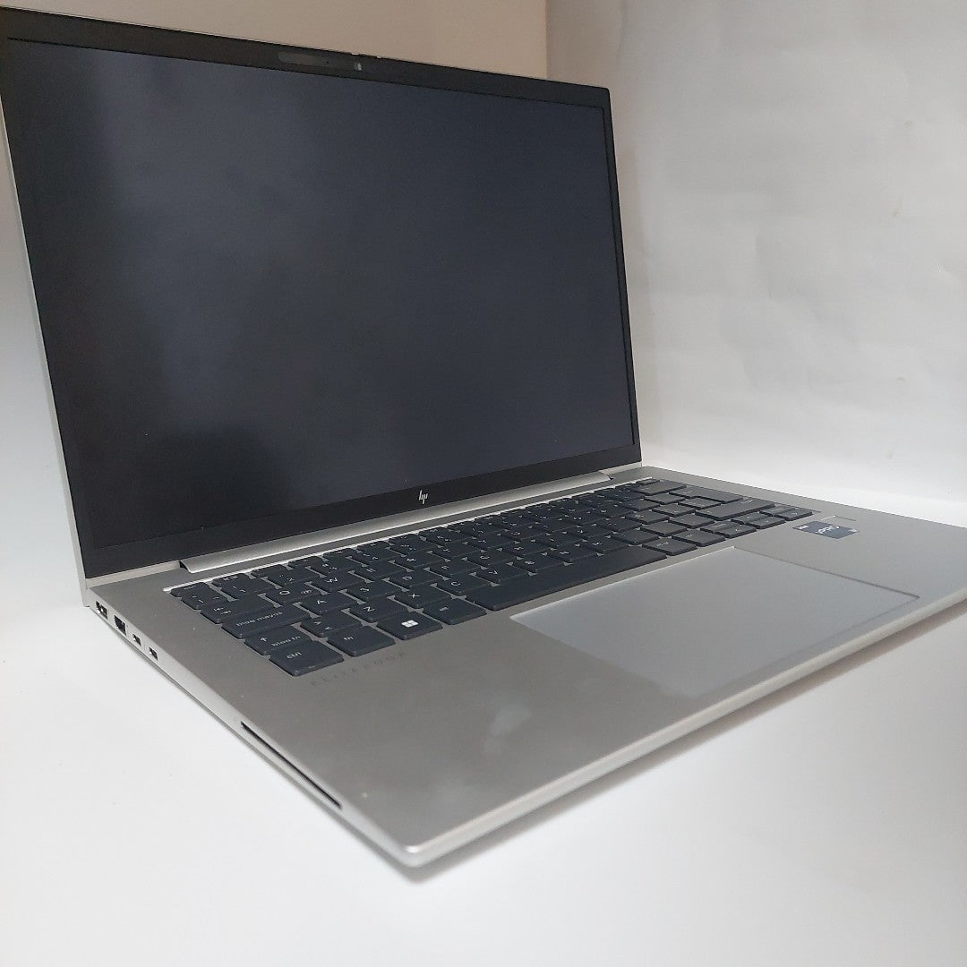 LAPTOP HP ELITEBOOK 840 G10 (2024) 256 GB SSD 16 GB RAM (SEMINUEVO)